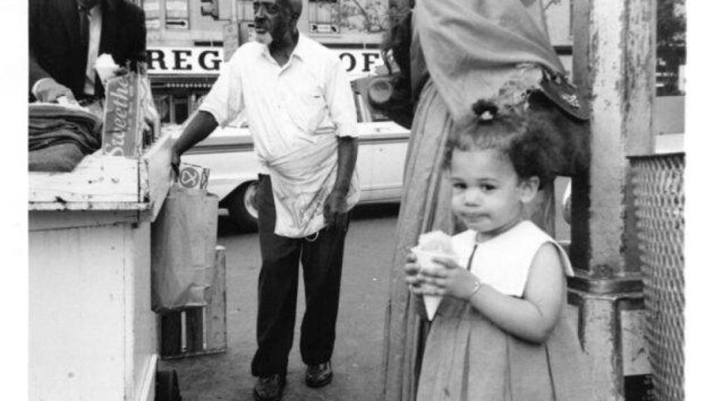 En septiembre de 1966, Kamala Harri de visita a Harlem con su familia.