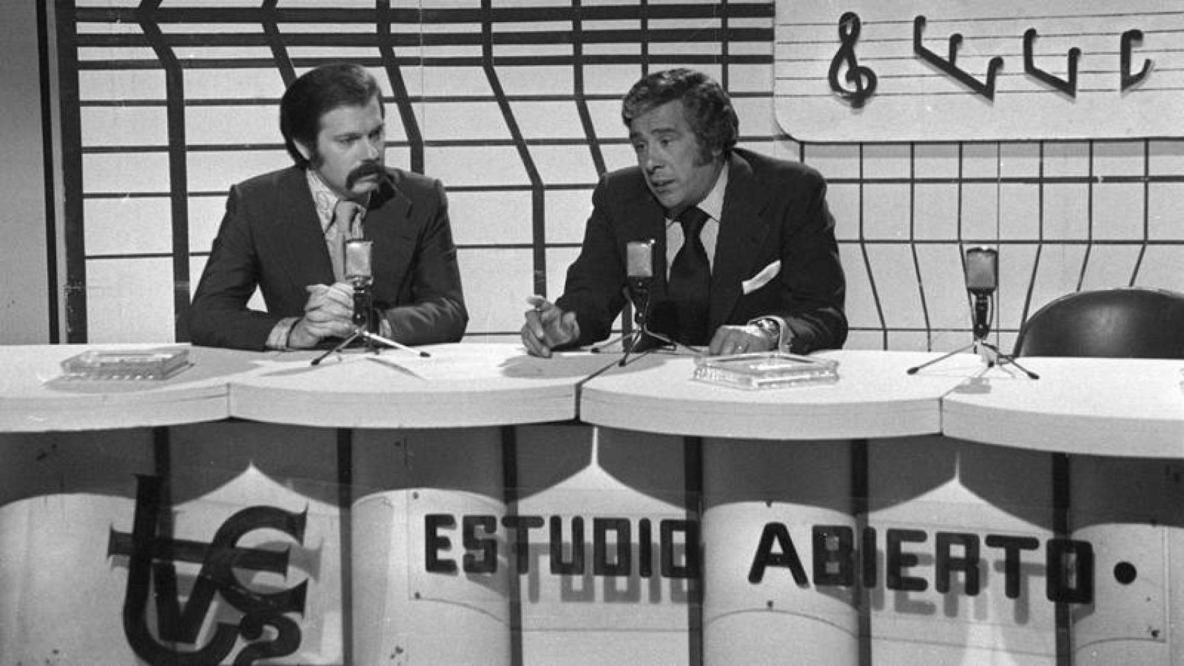 Le présentateur José María Iñigo, dans son émission 'Estudio Abierto'.'Estudio Abierto'.