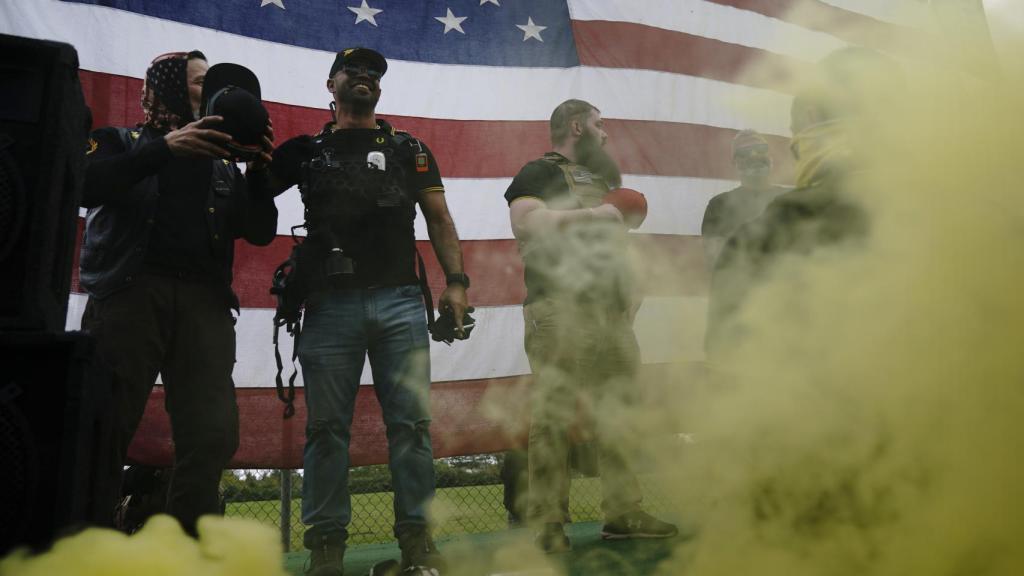 Miembros de los 'Proud Boys', incluido Enrique Tarrio, líder del grupo.