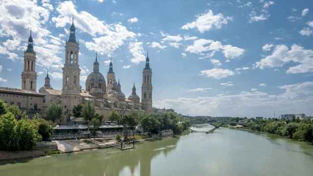 El río Ebro, a su paso por Zaragoza. FOTO: Carabo (Pixabay)