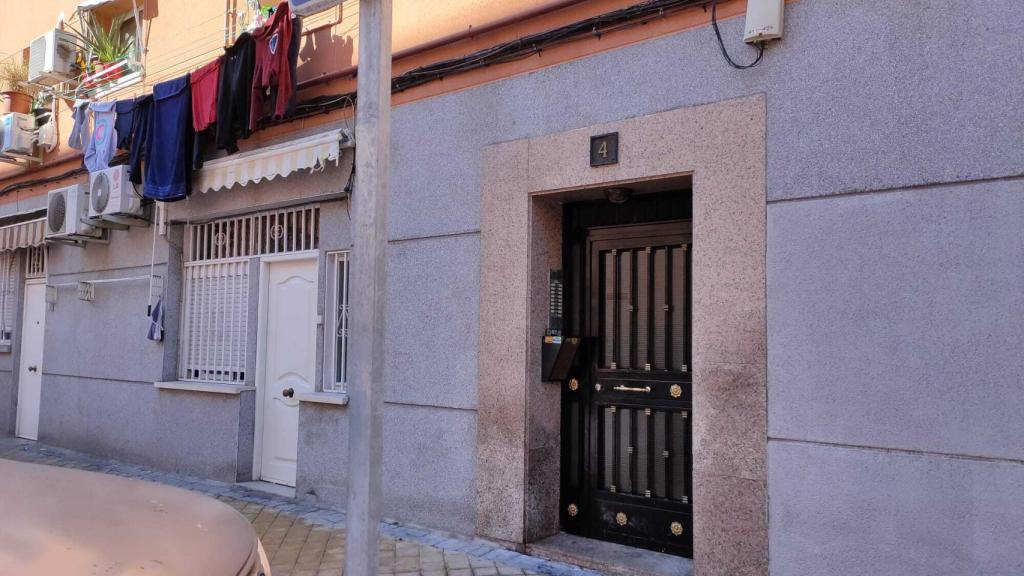 El edificio de Vallecas donde vivía el matrimonio.