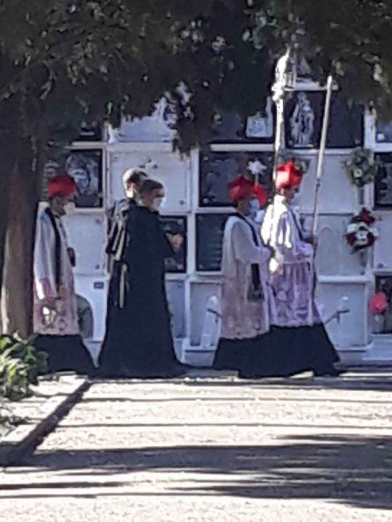 Entierro de un sacerdote palmariano celebrado el pasado jueves en el cementerio de Utrera (Sevilla).