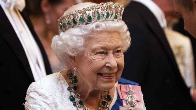 La reina Isabel II en una recepción de diplomáticos en 2019 en Londres.