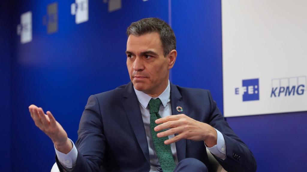 Pedro Sánchez, jefe de Gobierno, da la bienvenida a Joe Biden, nuevo presidente de EEUU.