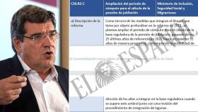 José Luis Escrivá, ministro de Seguridad Social, junto al documento que dice que no ha existido y no va a existir.