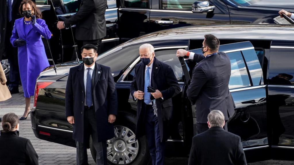 Por qué Joe Biden ha heredado el coche de Trump al igual que Pedro Sánchez recibió el de Rajoy