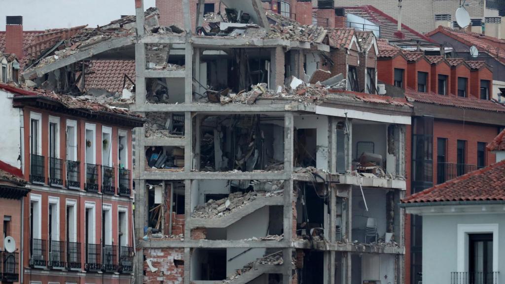 Vista de los daños ocasionados tras la explosión de gas en un edificio en el centro de Madrid.