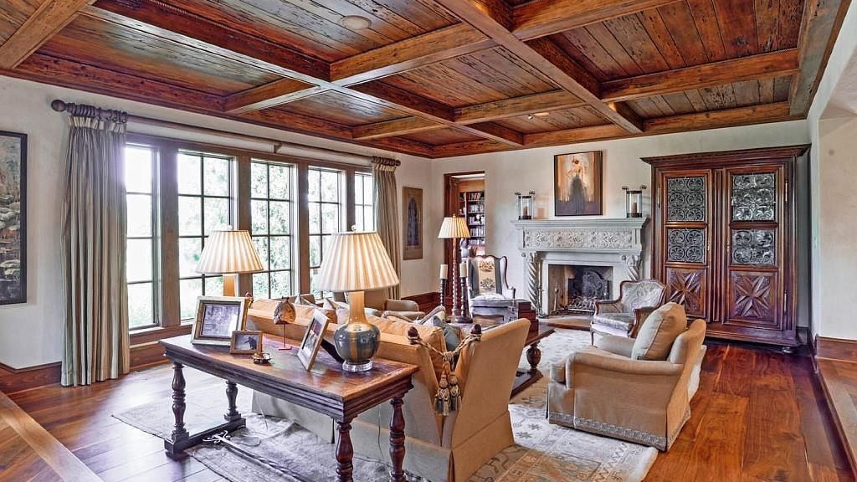 Dwayne Johnson 'la Roca' vende su finca ecuestre en Georgia por seis