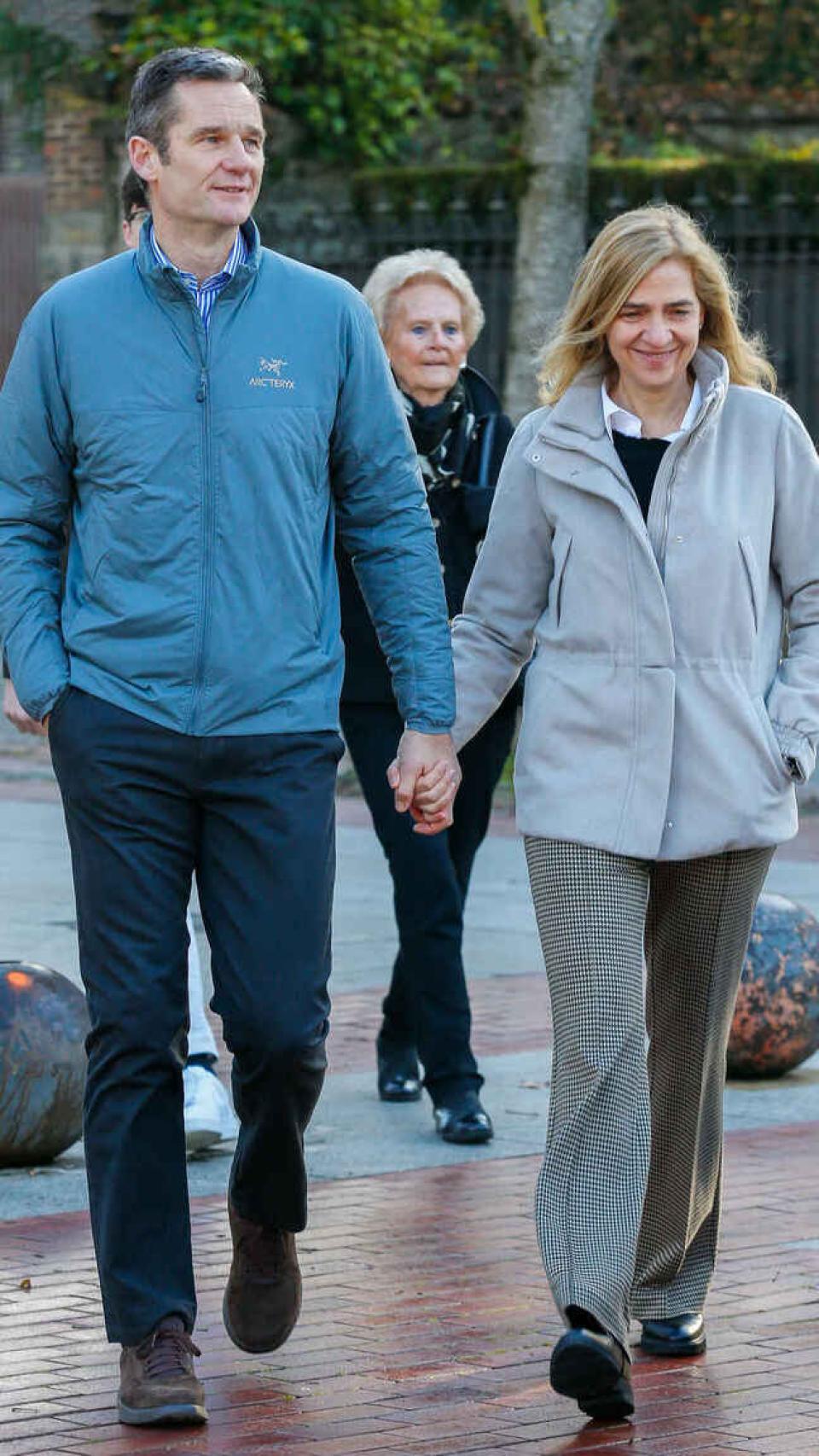 Iñaki junto a la infanta Cristina y su madre en Vitoria.