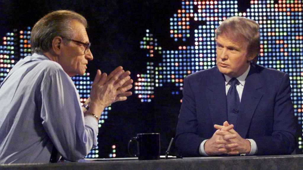 Larry King entrevistando a Donald Trump en 1999.