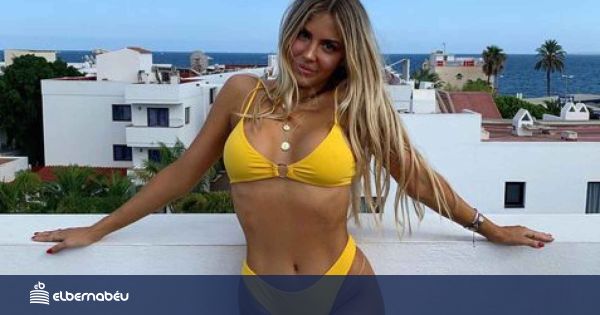 Las mejores fotos en bikini de Beatrice, la hermana gemela de la tenista Ge...