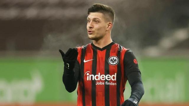 Luka Jovic, en un partido con el Eintracht Frankfurt