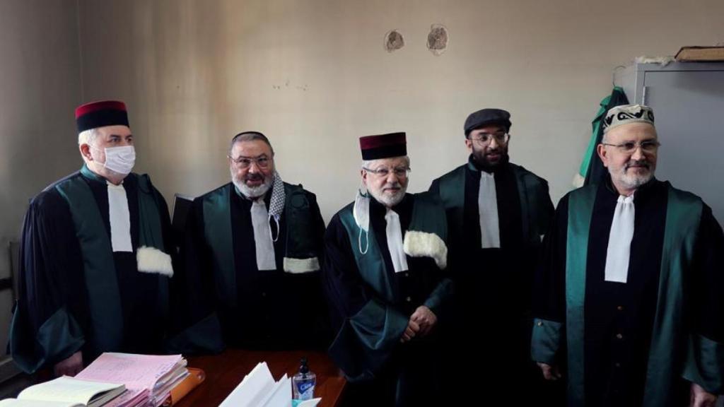 Varios jueces del tribunal rabínico de Casablanca.
