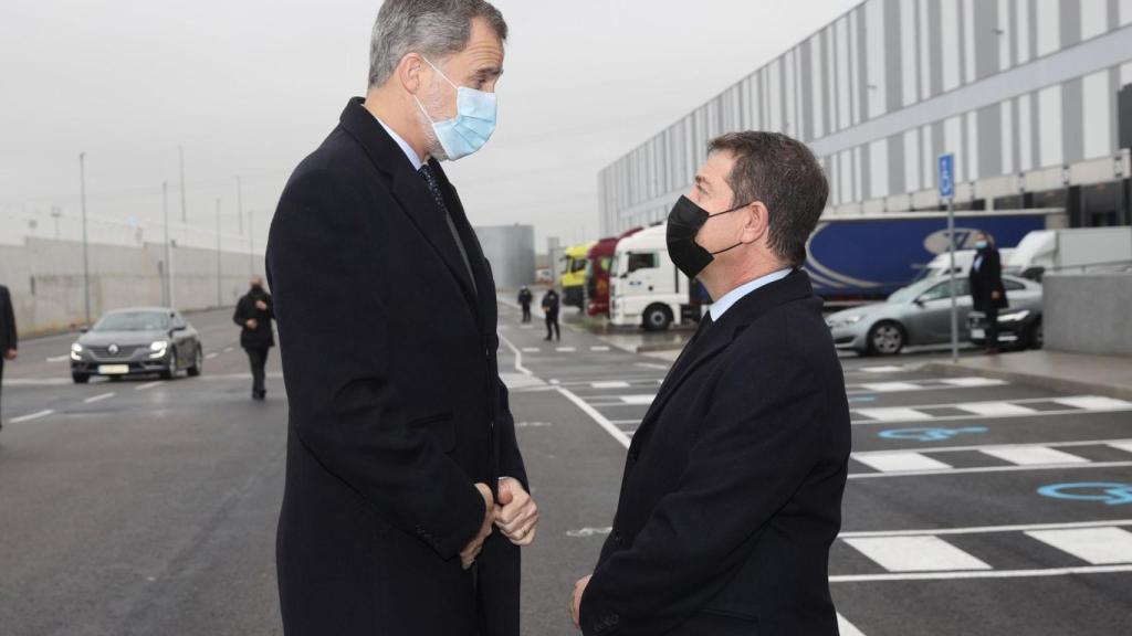 Emiliano García-Page, presidente de Castilla-La Mancha, recibe al Rey Felipe VI, en Illescas.