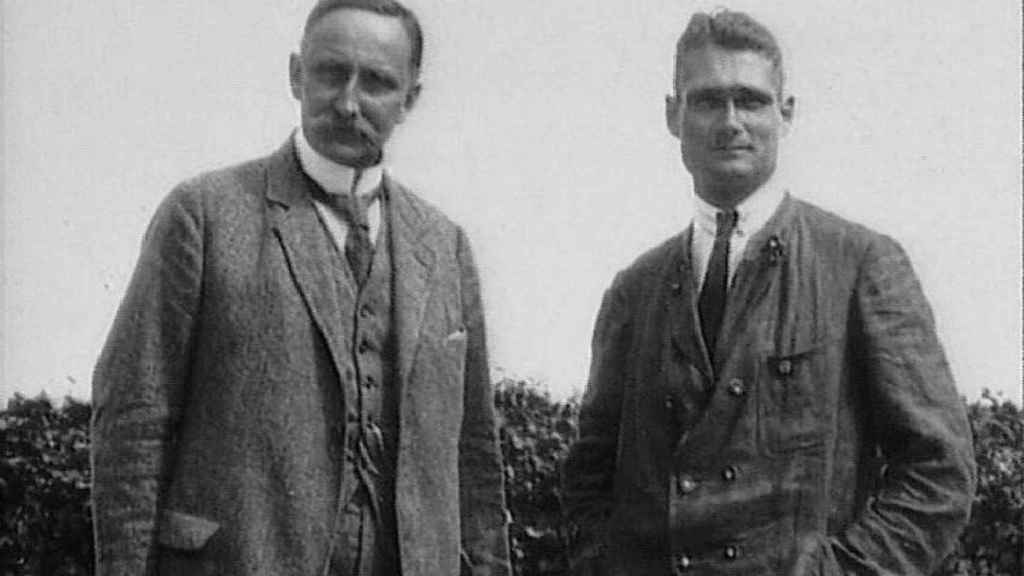 Rudolf Hess fotografiado con su profesor de Geopolítica, Karl Haushofer (1920).