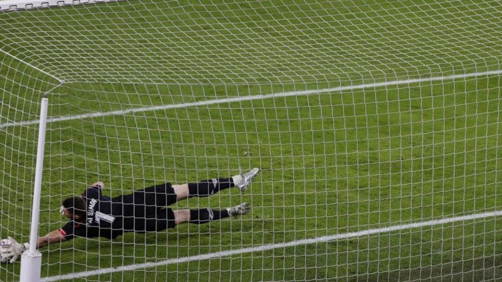 Parada de Unai Simón, en el penalti ejecutado en el partido entre Athletic y Getafe