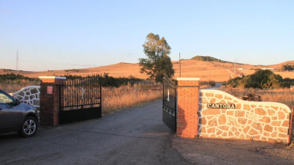 Entrada de la finca Cantora en Cádiz.