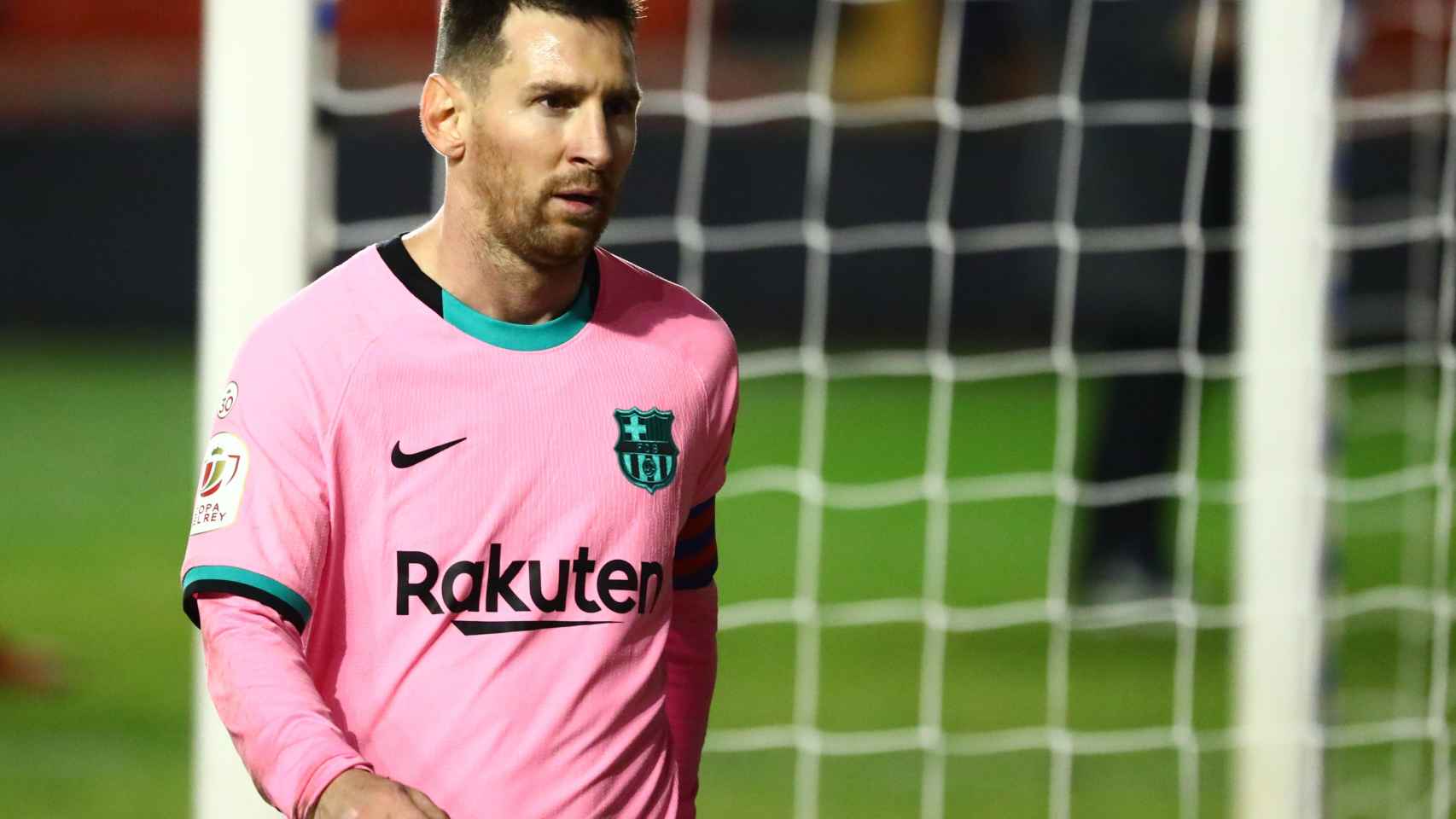 Leo Messi, con la camiseta rosa del Barcelona