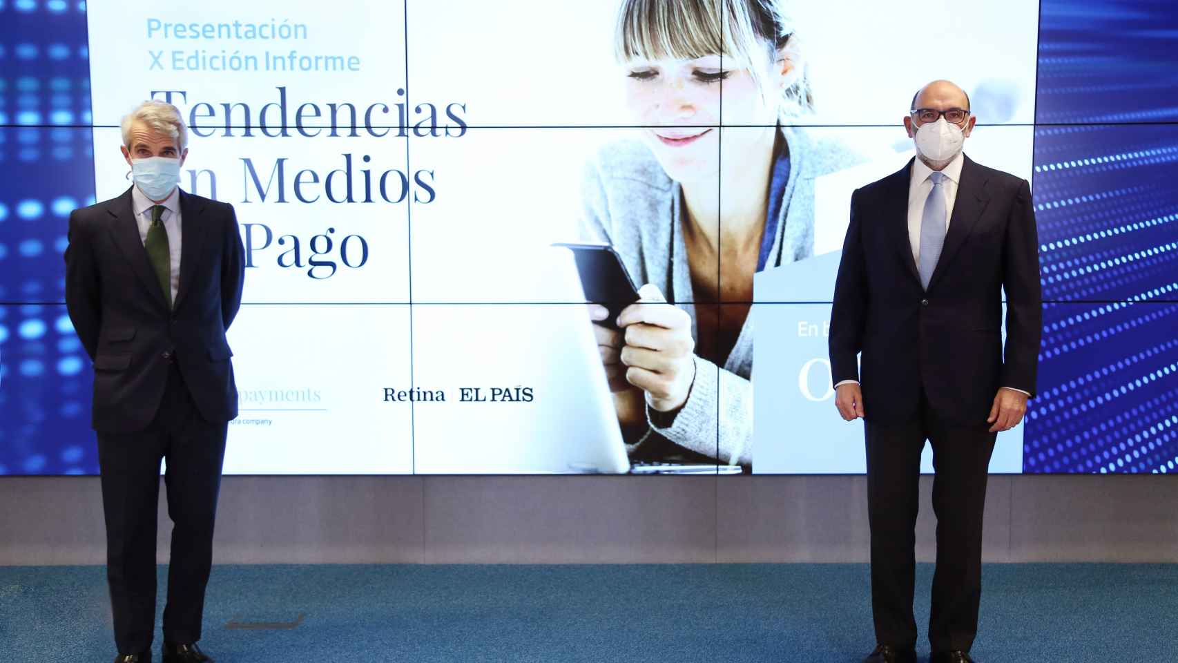 Borja Ochoa, director general responsable global de Servicios Financieros de Minsait, y Fernando Abril-Martorell, presidente de Indra (de izquierda a derecha), en la presentación del X Informe de Tendencias en Medios de Minsait Payments.
