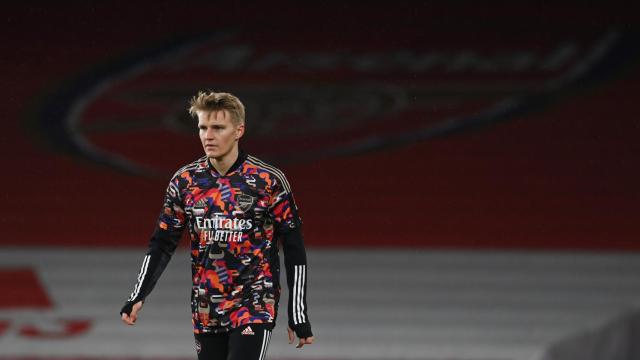 Martin Odegaard, en el calentamiento del Arsenal antes de su debut