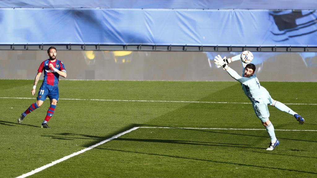 Jose Luis Morales supera a Courtois y marca el primer gol del Levante ante el Real Madrid