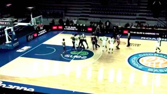 Brutal agresión en un partido de baloncesto en Francia
