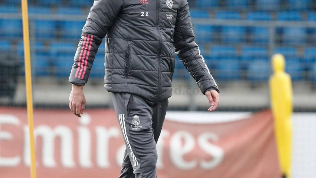 Zinedine Zidane, en su regreso a los entrenamientos con el Real Madrid tras superar la Covid-19