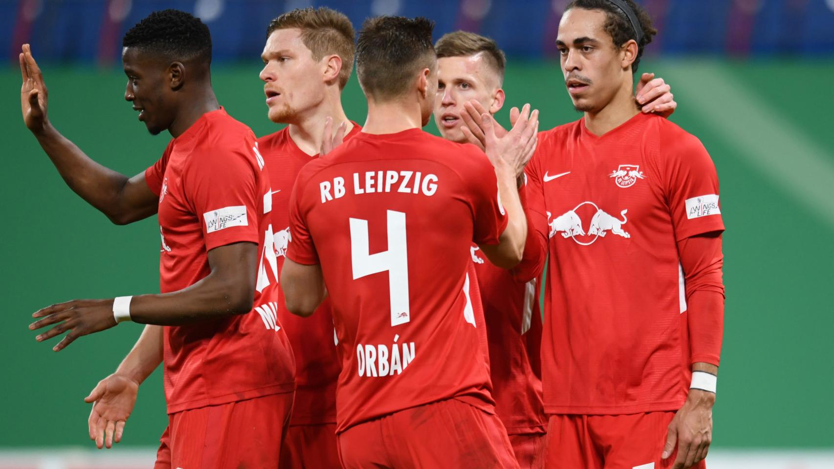 Los jugadores del RB Leipzig celebran un gol
