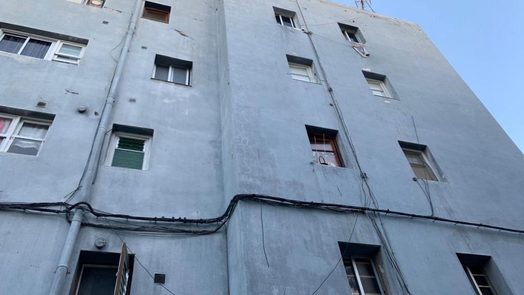 La fachada de uno de los edificios de la urbanización.