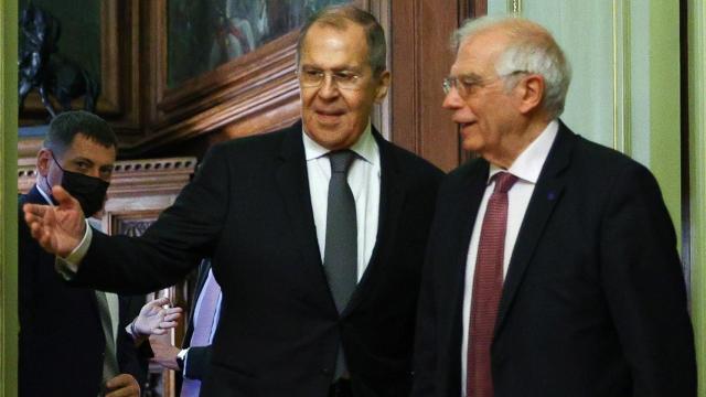 El jefe de la diplomacia de la UE, Josep Borrell, durante la reunión con Sergei Lavrov este viernes en Moscú