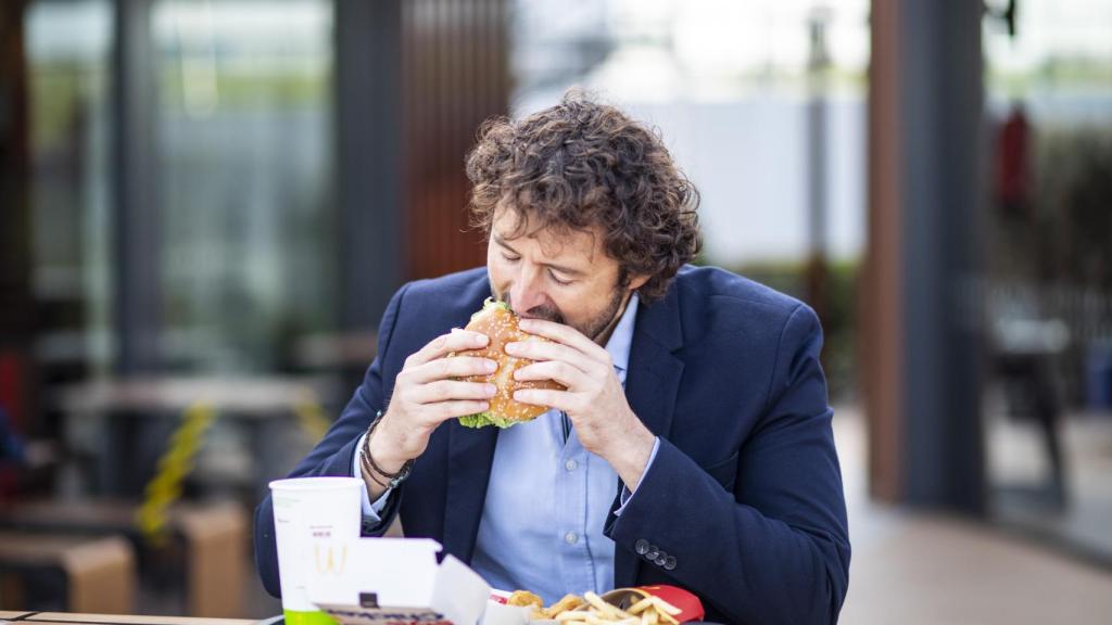 Jorge prueba todos los productos que McDonald's pone en el mercado varias veces, antes y después de su lanzamiento.