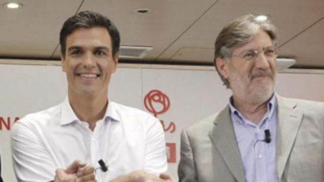 Pedro Sánchez y José Antonio Pérez Tapias, durante las primarias del PSOE en 2014.