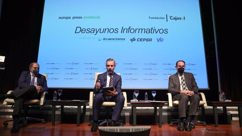 Lorenzo Amor, Juan Bravo y González de Lara durante el acto.