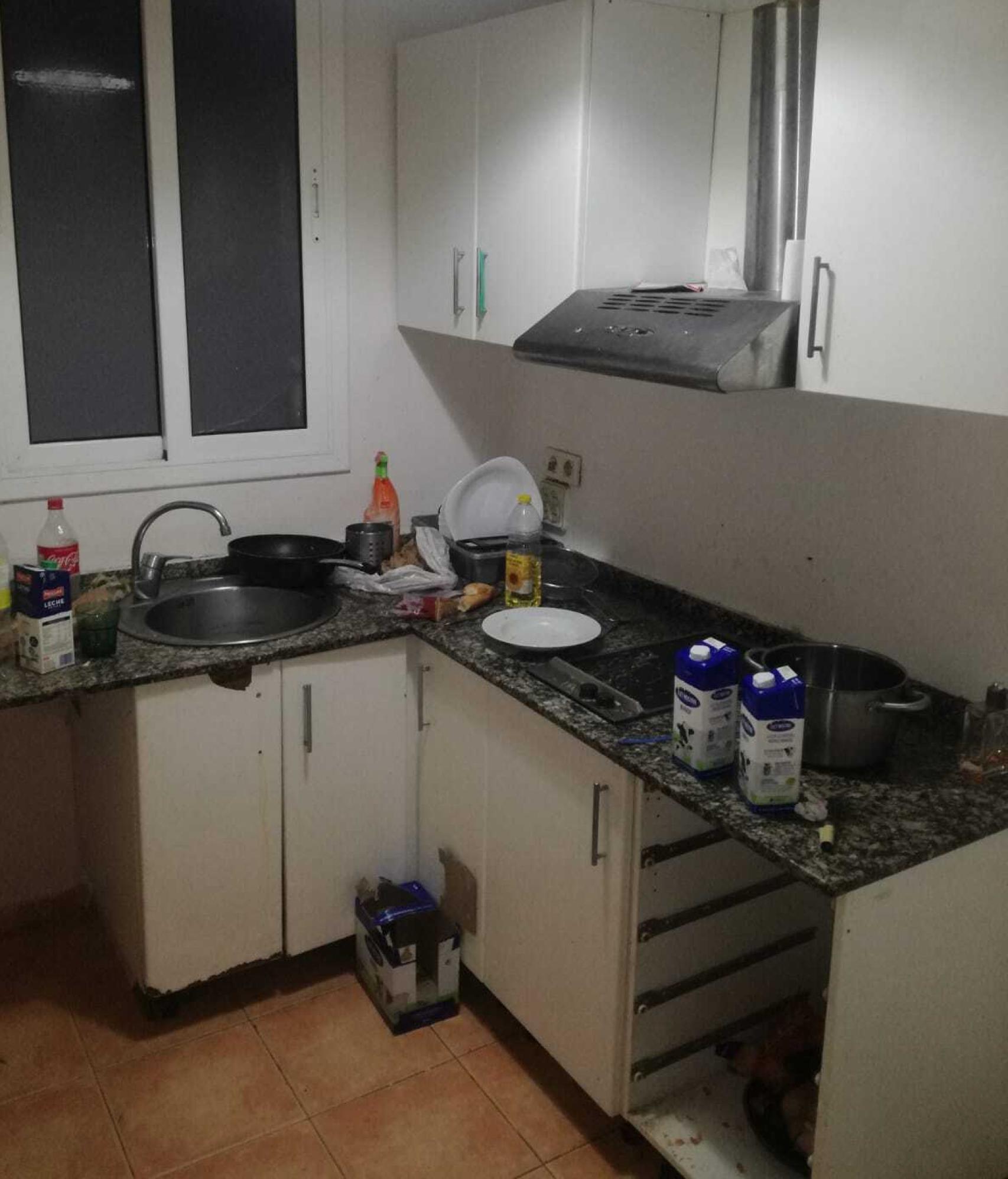 La cocina de la vivienda, situada en el barrio de la Barceloneta.