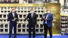 De izquierda a derecha: Claus Grande, director general de Lidl España; Luis Planas, ministro de Agricultura, Pesca y Alimentación; Lorenzo Ramos, secretario general de la UPA