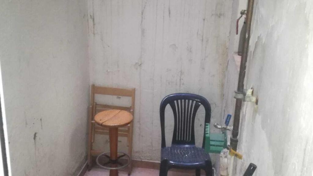 El interior de la vivienda donde residieron dos de los yihadistas detenidos.