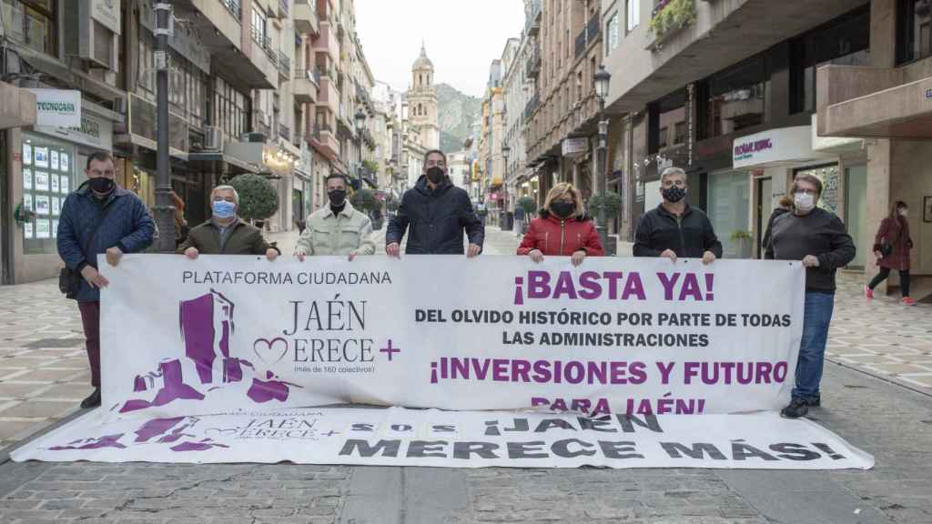 Miembros de la plataforma 'Jaén merece más'.