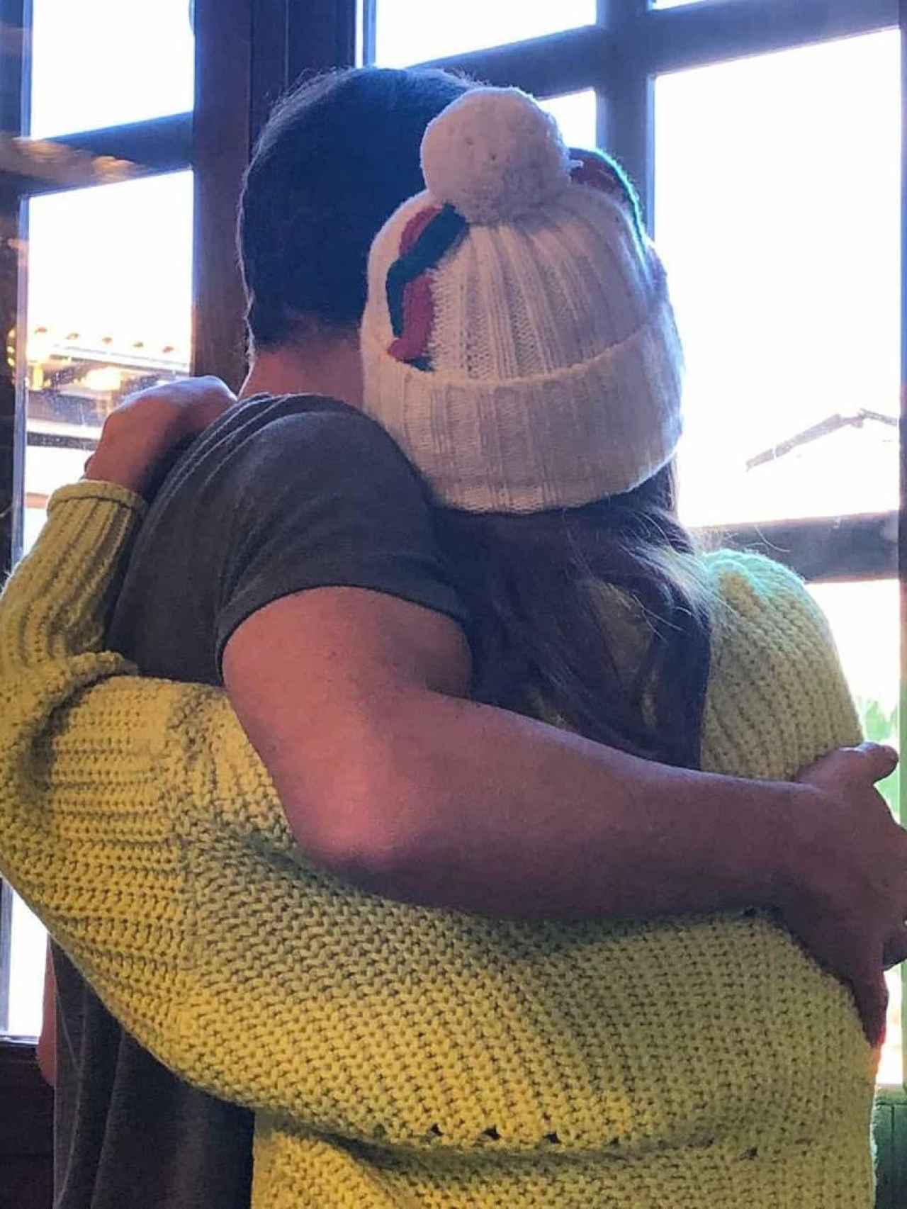 Iker compartió en sus redes este tierno abrazo con Sara para felicitarla por su cumpleaños en 2020.