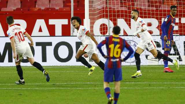Jules Koundé celebra su gol al Barcelona