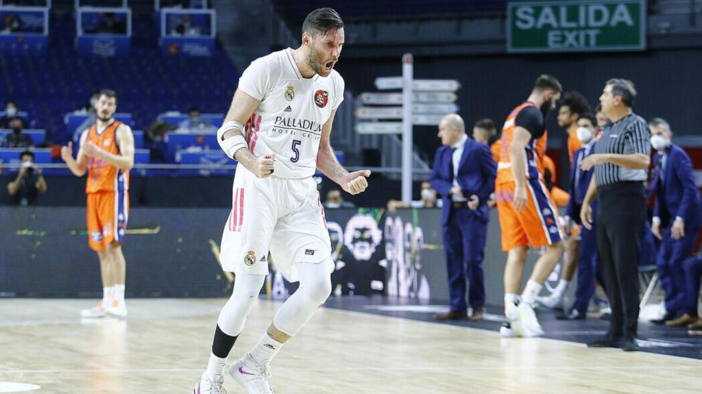 Rudy Fernández celebrando una canasta