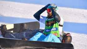 Lucas Eguibar celebrando su victoria en el campeonato del mundo de Snowboard
