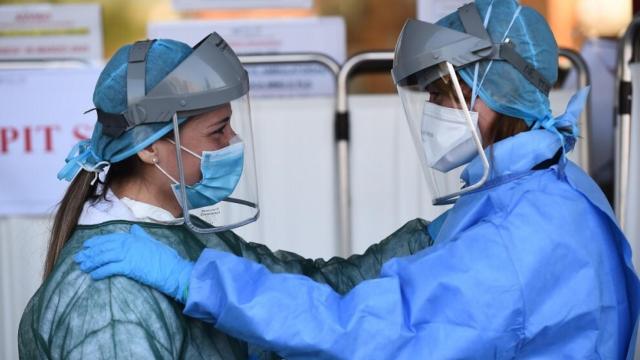 Personal sanitario en un hospital de Italia.