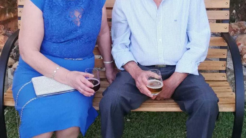 Mateo, fallecido en febrero de 2020 por una bala perdida, junto a su mujer, María del Carmen.