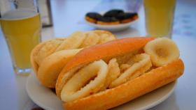 Un bocadillo de calamares.