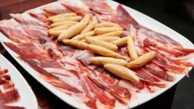 La guerra del semáforo nutricional del Gobierno contra el jamón ibérico: ¿es realmente sano?