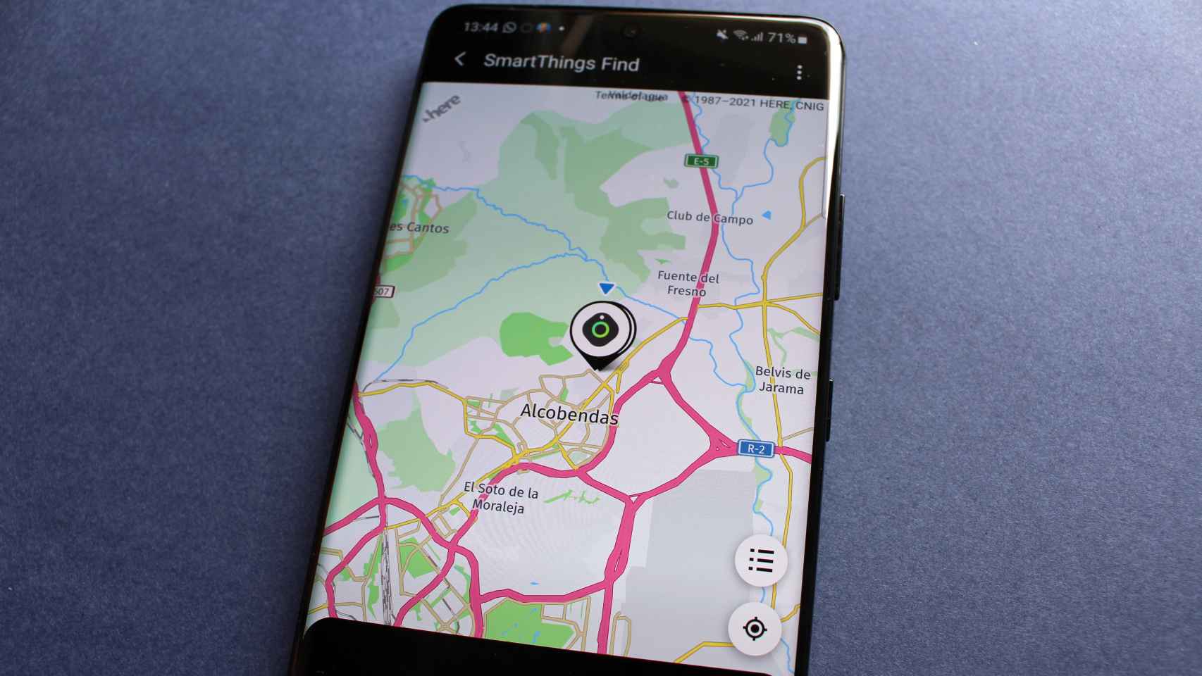 El Samsung Galaxy SmartTag se puede localizar con el móvil.