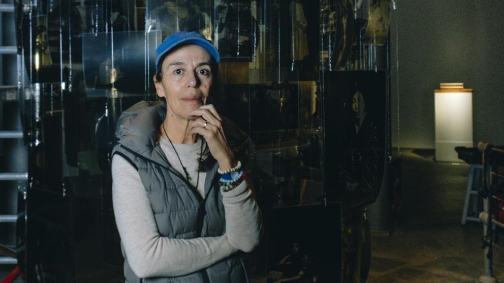 Carmela García frente a uno de los proyectos que forma parte de su exposición 'Autoras de utopías'.