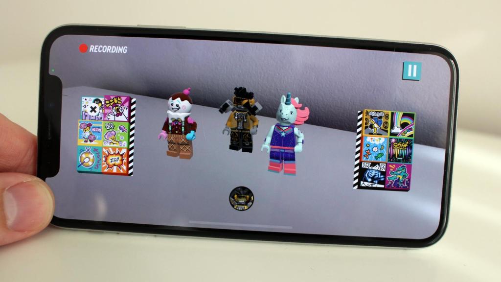 Las minifiguras escaneadas y los BeatBits de efectos en los laterales.