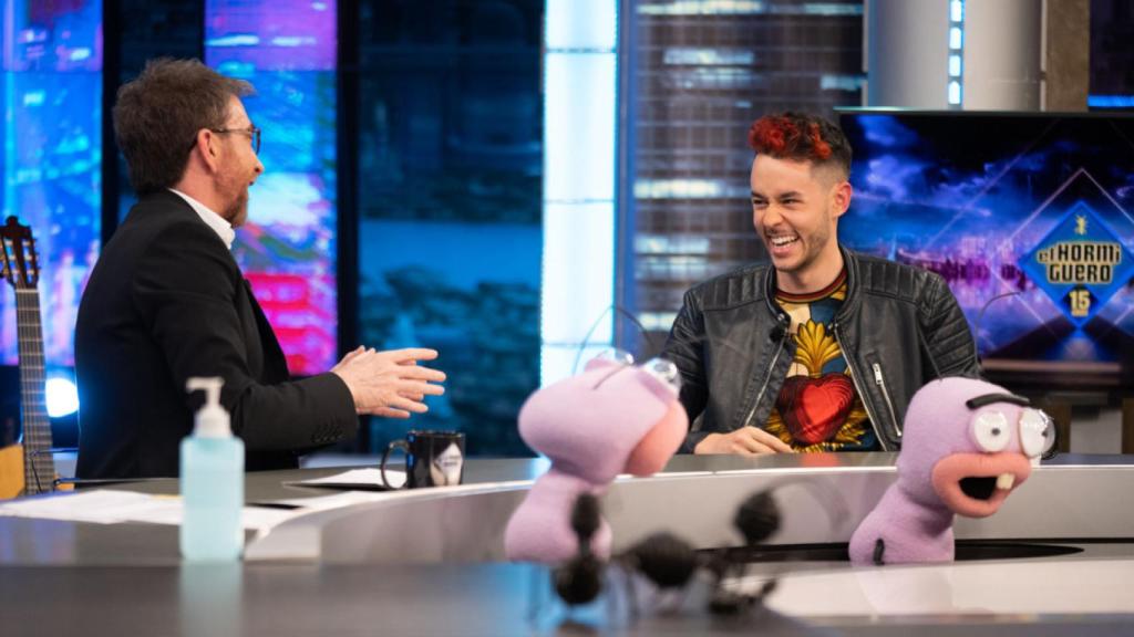 Pablo Motos y TheGrefg durante la entrevista en 'El Hormiguero'.