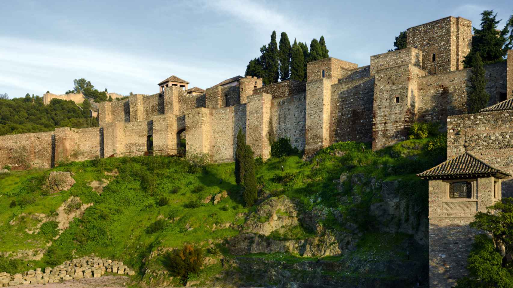 La fachada oeste de la Alcazaba de Málaga